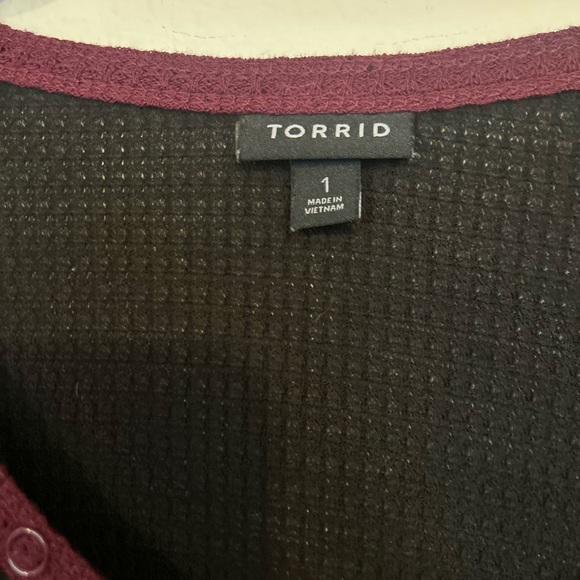 Torrid Size 1 Waffle V-Neck Henley Raglan Long Sleeve
Tee - Picture 3 of 8